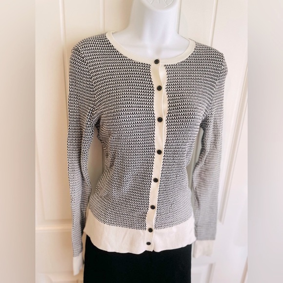 NWOT Knit Block Design Black & White Sweater by Ann Taylor size Small - Picture 2 of 7
